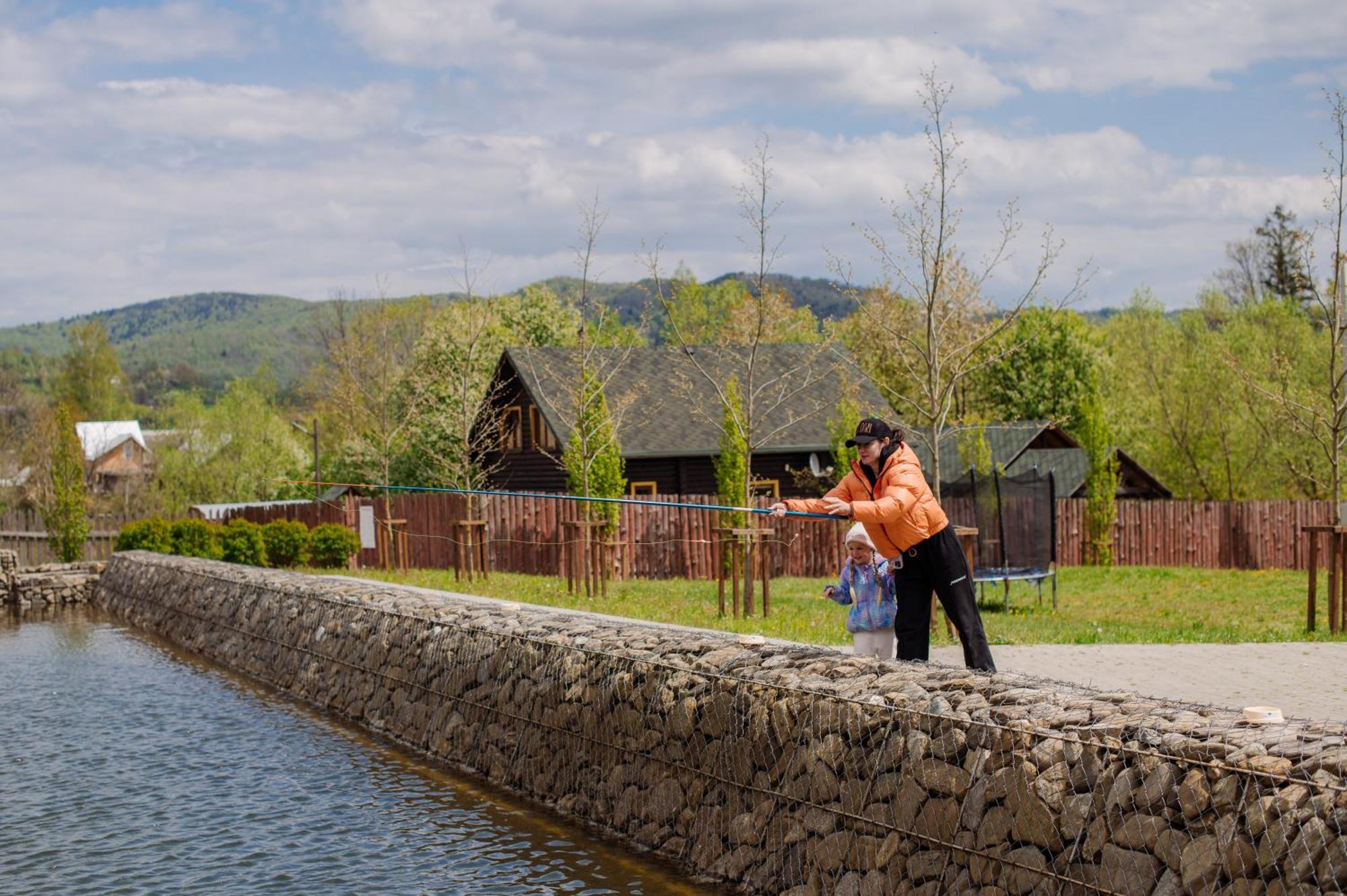 Рибничанка Hotell Skhidnytsia Exteriör bild