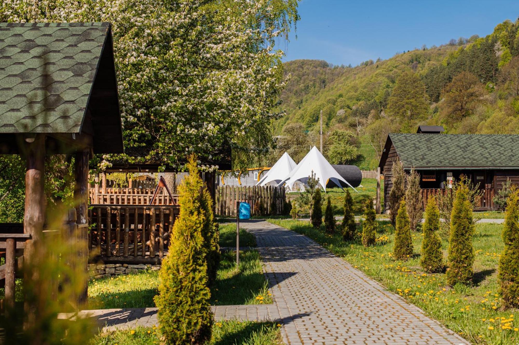 Рибничанка Hotell Skhidnytsia Exteriör bild